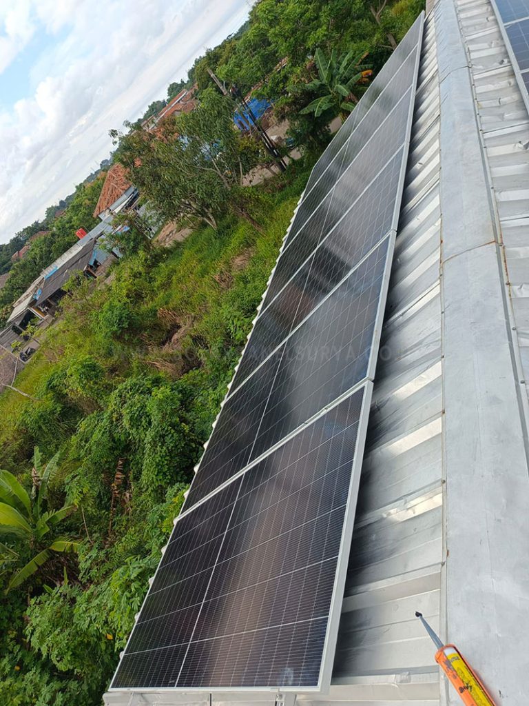 pemasangan panel surya